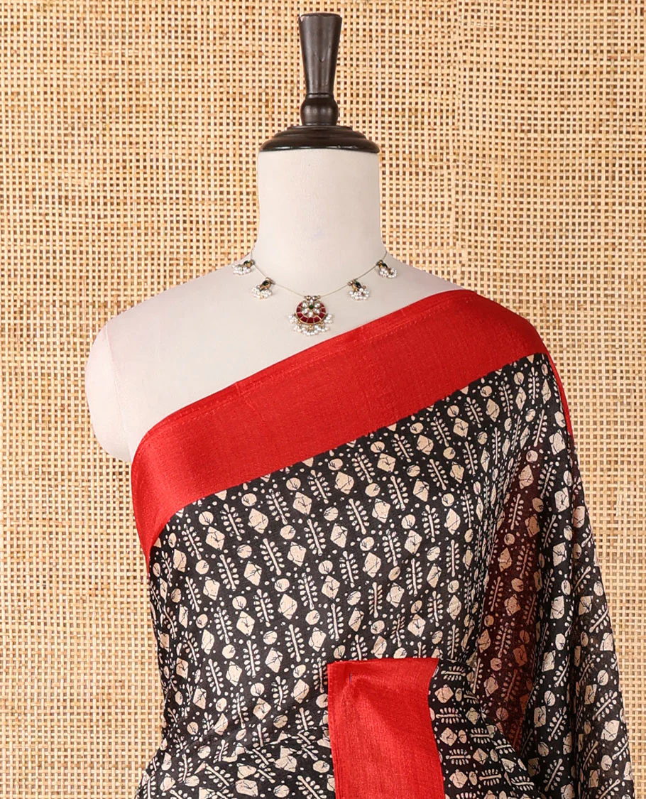 Black batik-style geometric motifs block printed khadi cotton saree,contrast border, batik floral print pallu & plain red blouse - Image 4