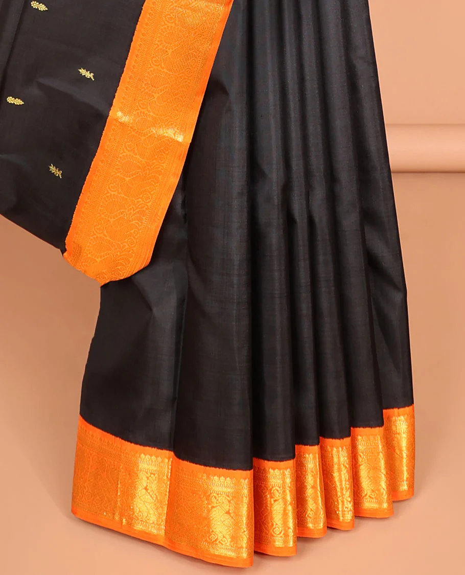 Black buttas kancheepuram silk saree with contrast korvai intricate zari design & zari jaal design pallu - Image 4