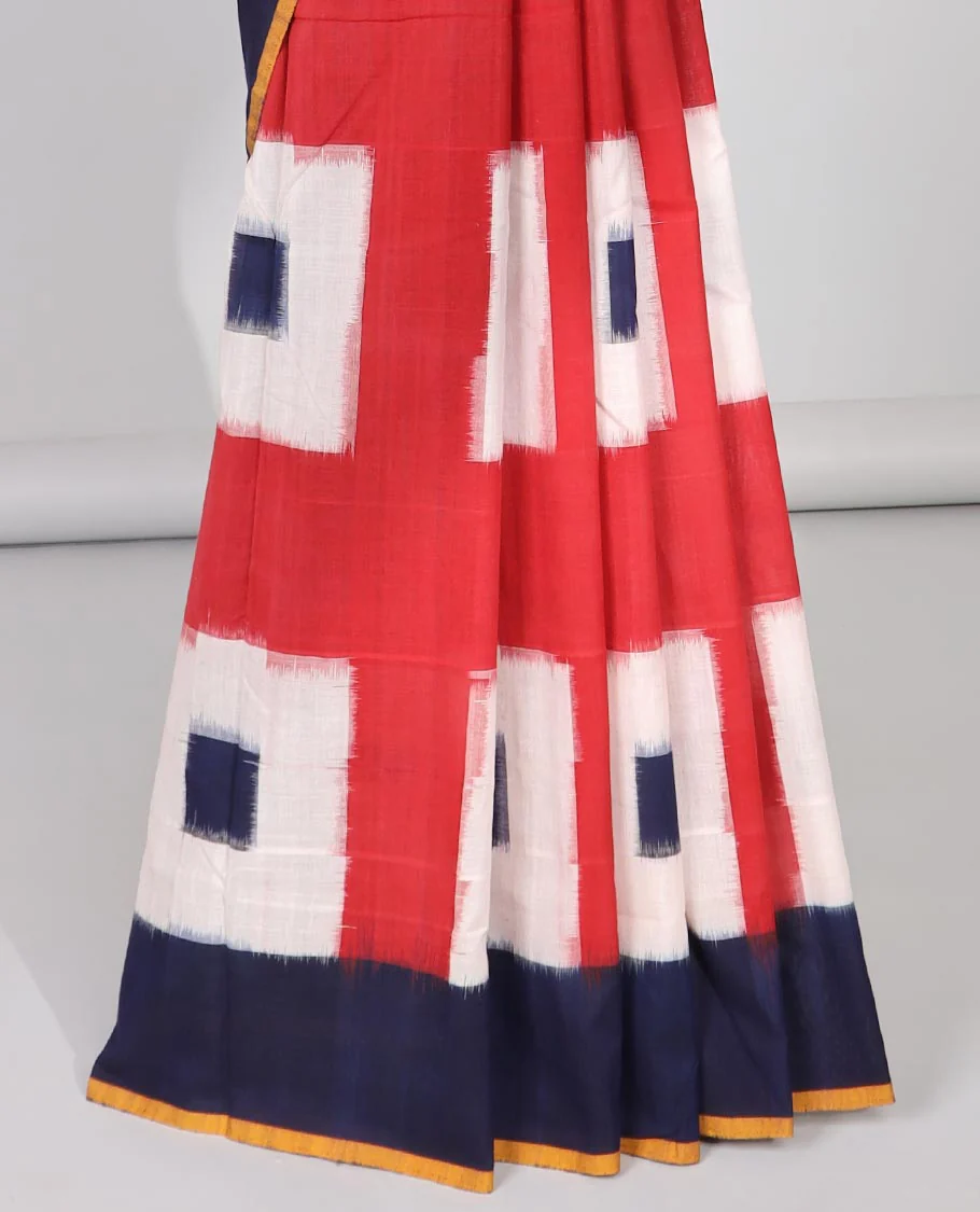 Red geometric design Ikkat cotton saree with contrast plain border & intricate design pallu - Image 4
