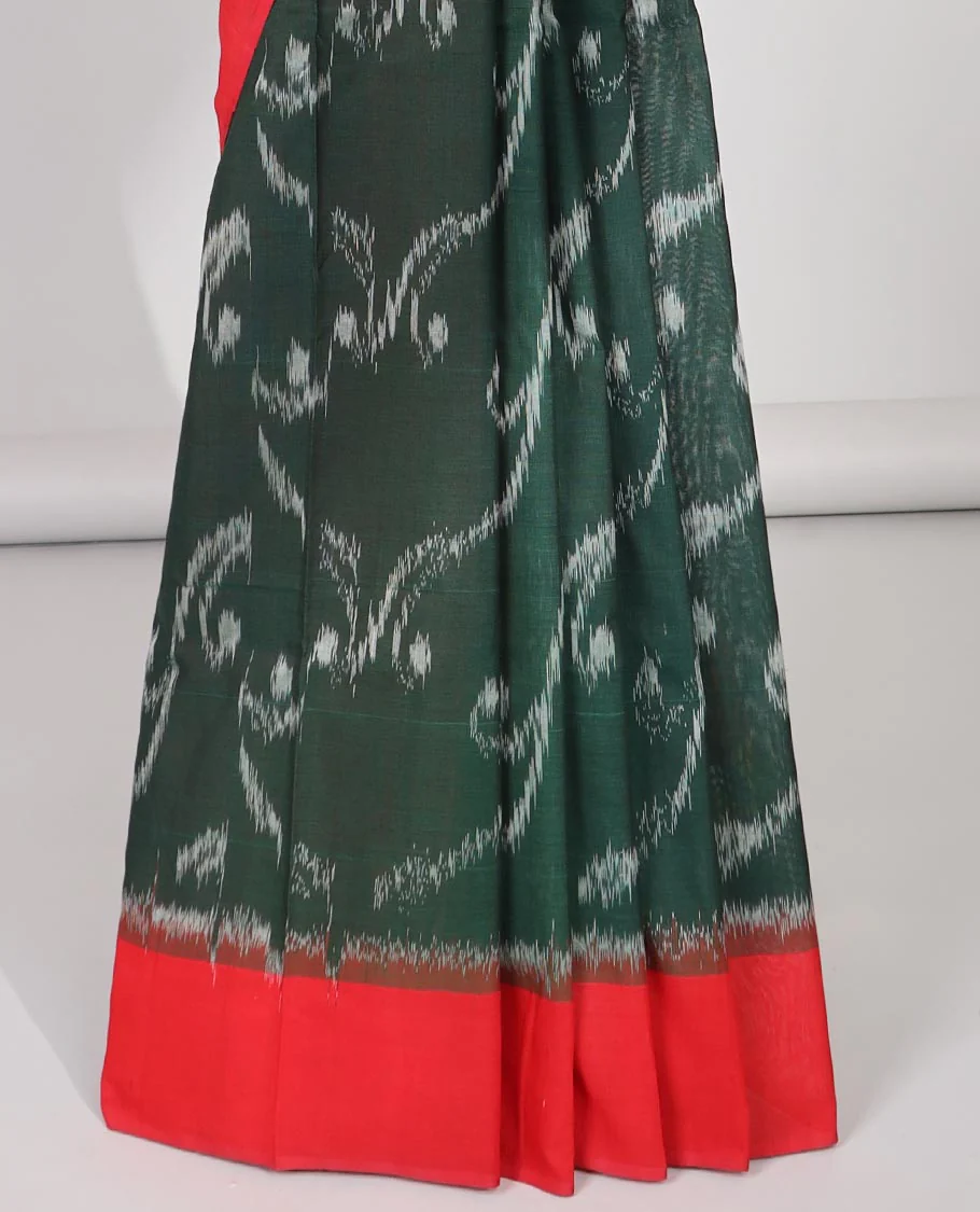 Green Vine design Ikkat Cotton Saree with contrast plain border & geometric design pallu - Image 4