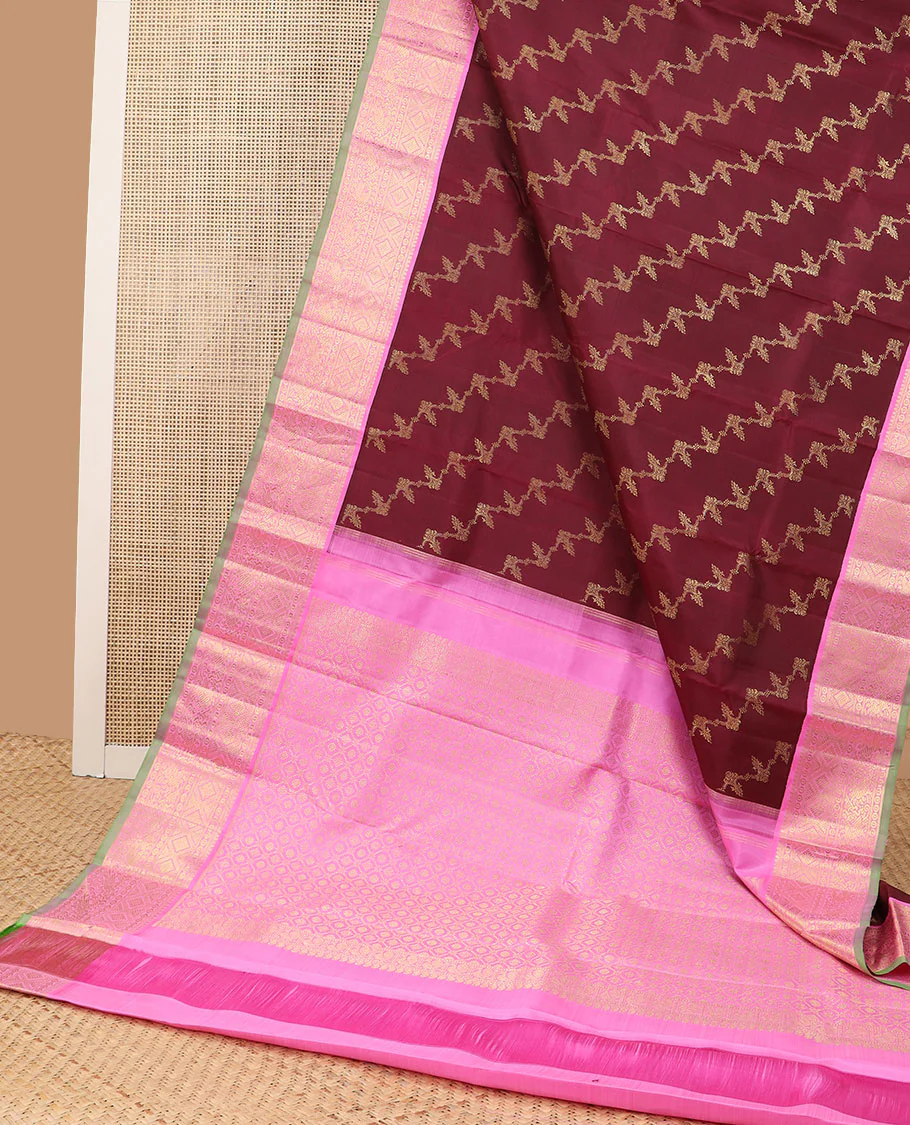 Maroon floral vine design kancheepuram silk saree with contrast korvai border of intricate zari design border & floral checked design pallu - Image 3