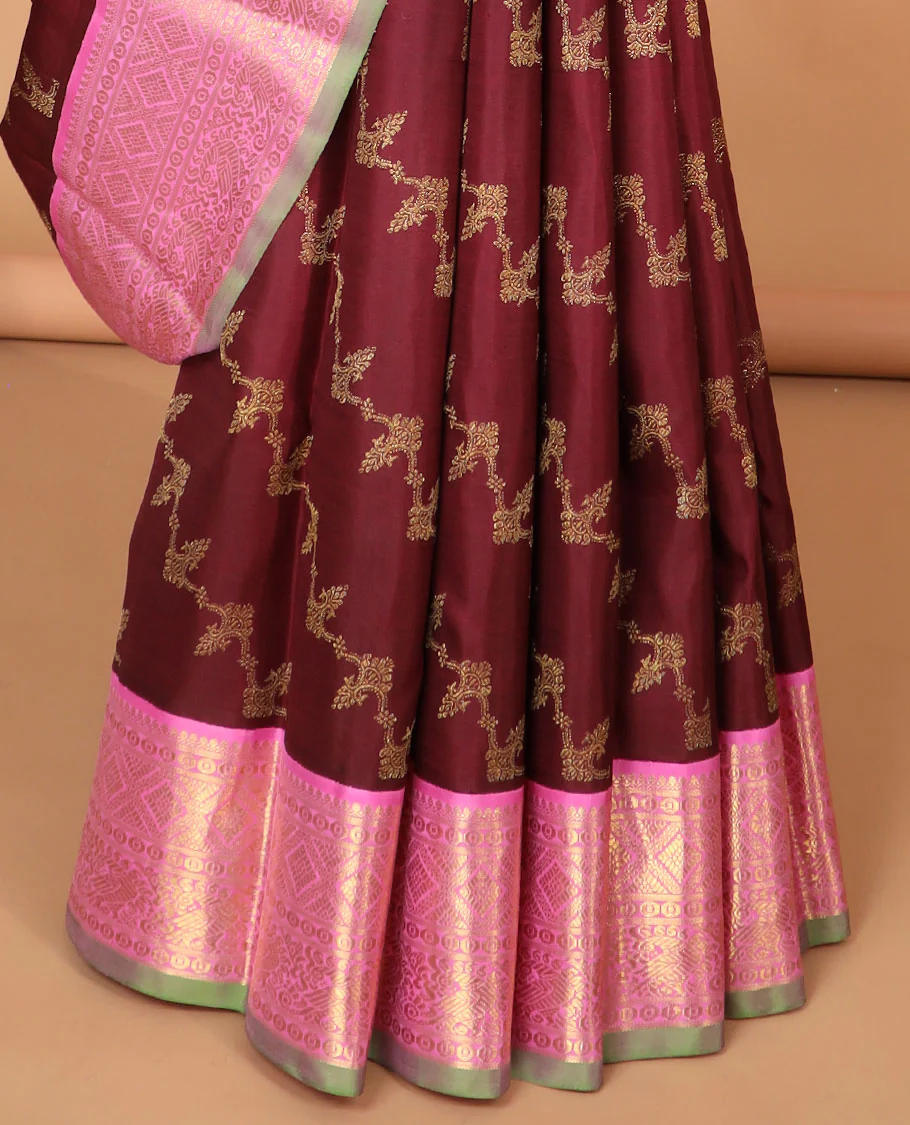 Maroon floral vine design kancheepuram silk saree with contrast korvai border of intricate zari design border & floral checked design pallu - Image 5