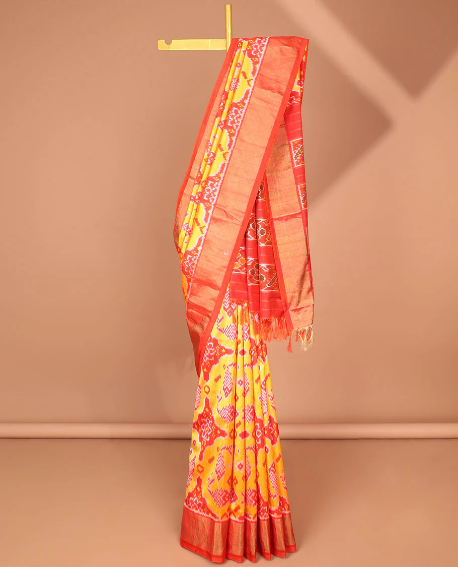 Multi-color fish, floral design ikkat saree with contrast plain border & floral design pallu - Image 3