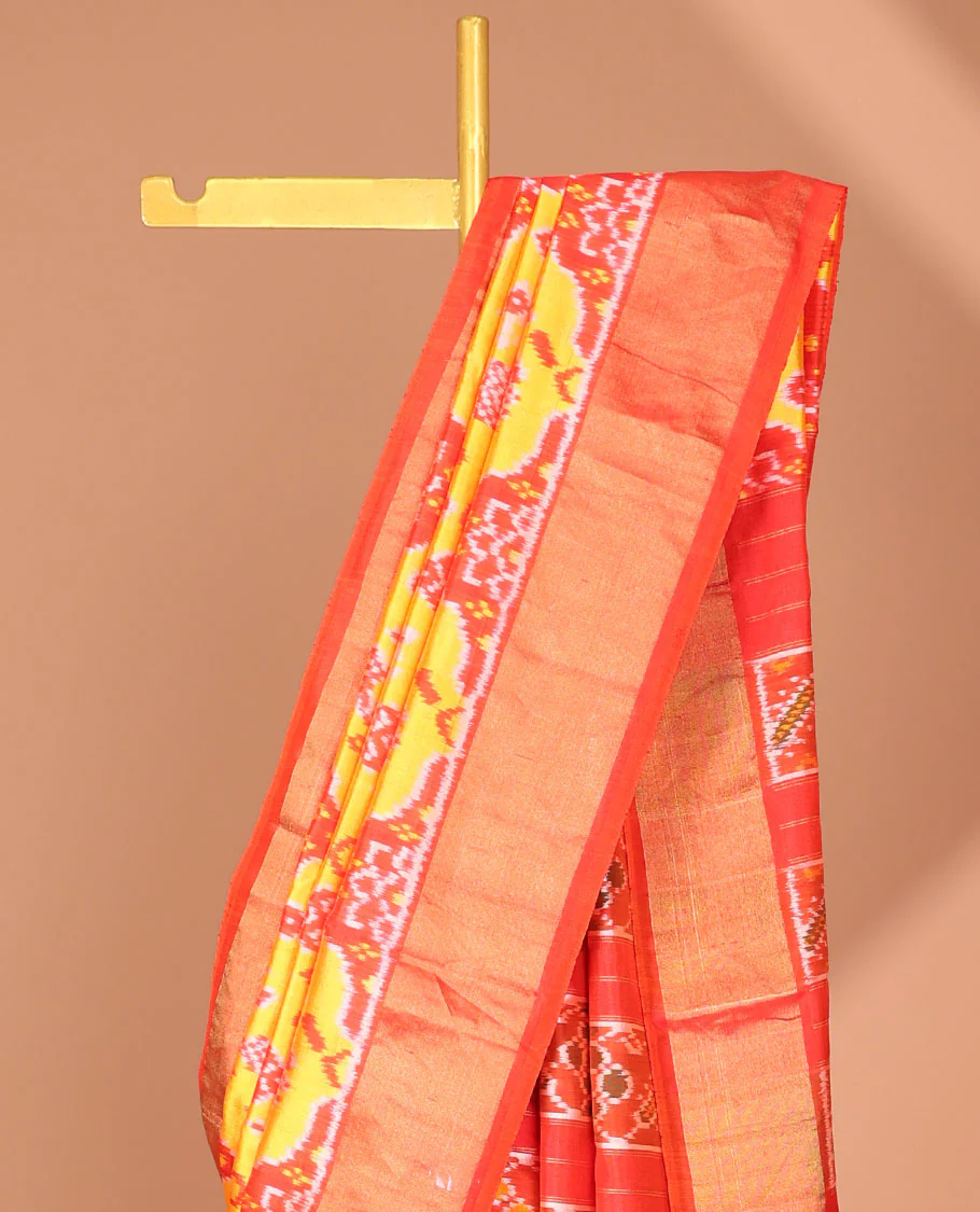 Multi-color fish, floral design ikkat saree with contrast plain border & floral design pallu - Image 5