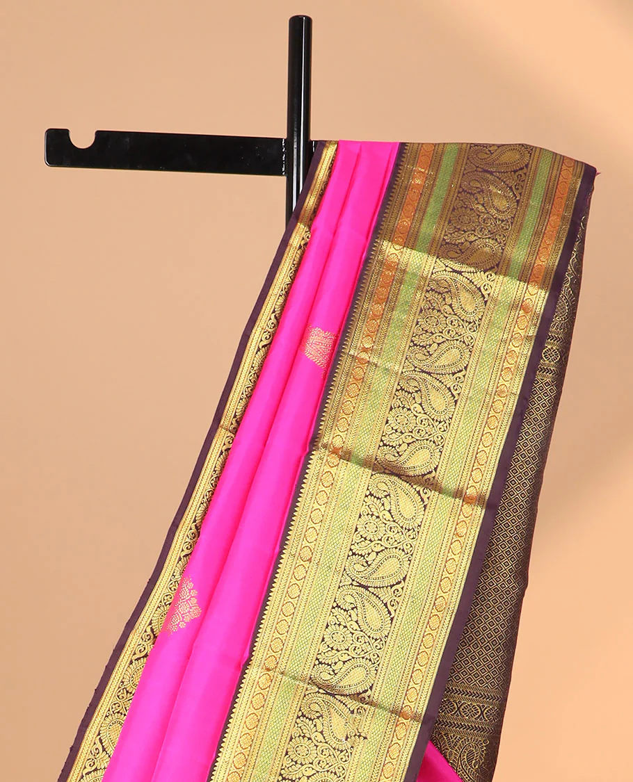 Pink buttas kancheepuram silk saree with contrast korvai border of rekku, banaras, poo chakram, manga design & floral zari design pallu - Image 4