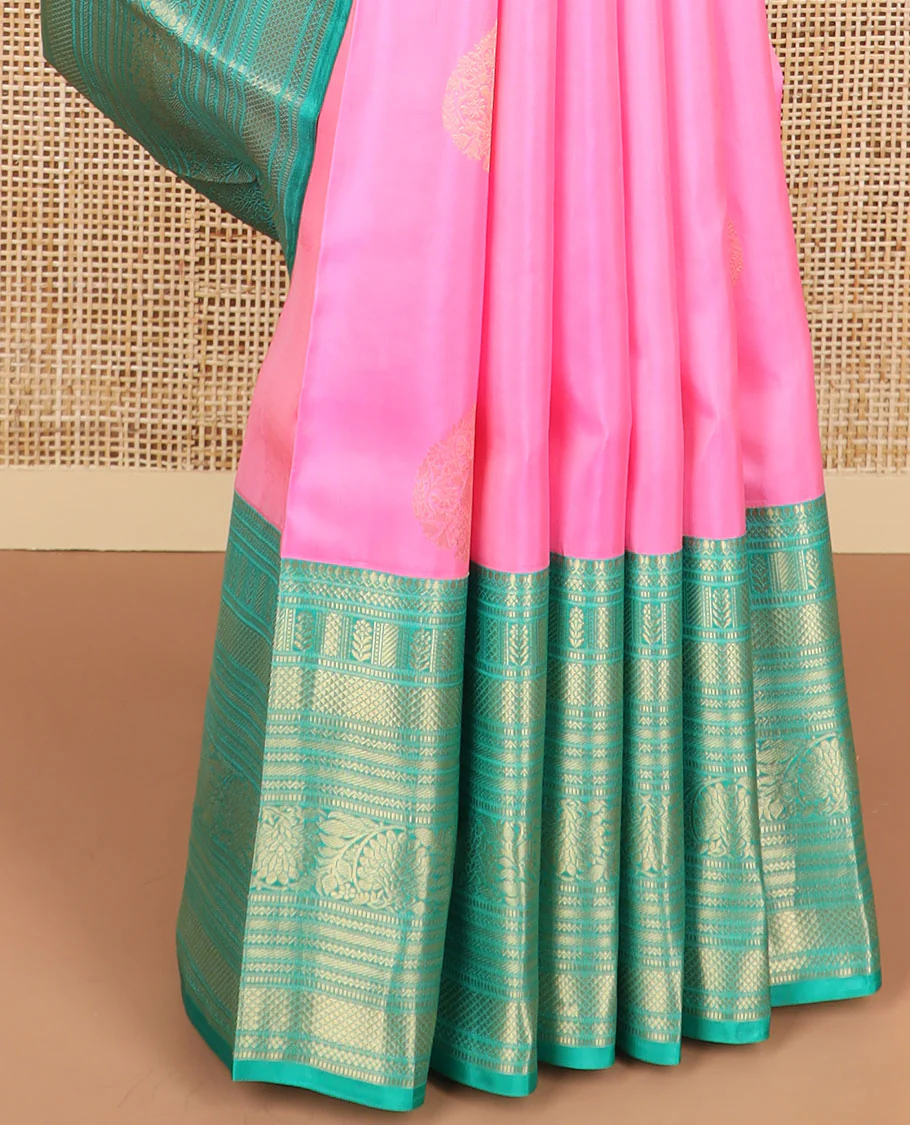 Pink floral buttas Vasundhara silk saree with contrast border of thilakam mokku, muthu, ara maadam, kodi visiry design & paisley, floral design pallu - Image 5